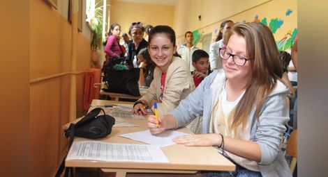 Кандидат-гимназистите подават документи за първо класиране