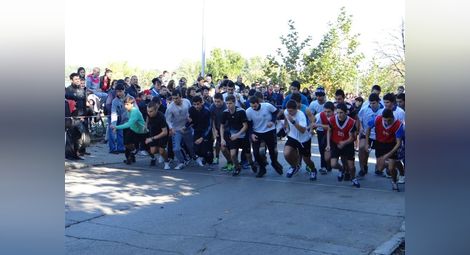 Над 200 ученици тичаха  в крос „Баба Тонка“