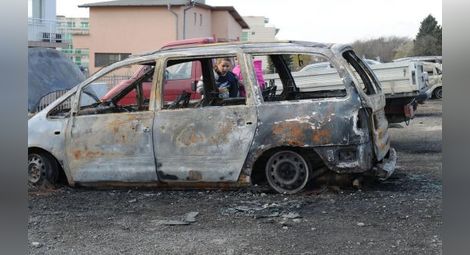 Опожариха колите на ромските лихвари Павката и Даката 