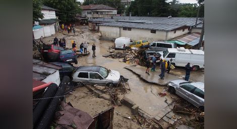 Трагедия: 12 жертви на наводненията във Варна и Добрич /обобщение, снимки/