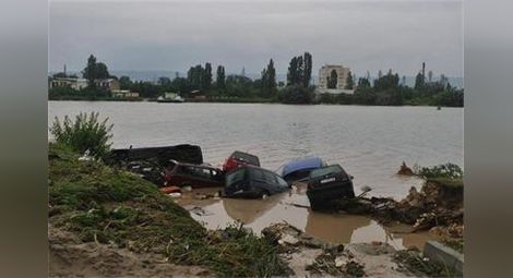 Нов порой над Добрич, канализацията отново връща вода