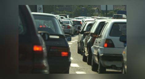 Един милион българи ще плащат по-висок данък за колите