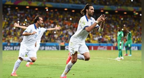 Спорна дузпа класира Гърция на осминафиналите в Бразилия