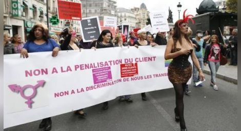 Проститутки на протест срещу глоби за клиенти