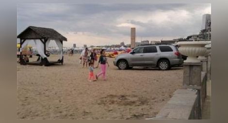 Ето как паркират арогантни богаташи на плажа в Слънчев бряг