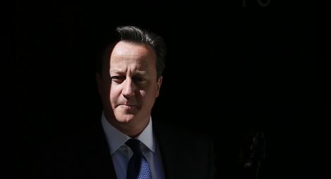 Британският печат: Камерън се надцени в кампанията срещу Юнкер