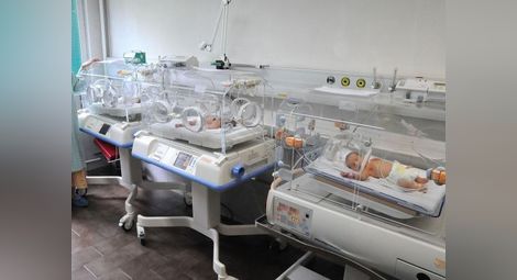 Тризнаци проплакаха в бургаска болница