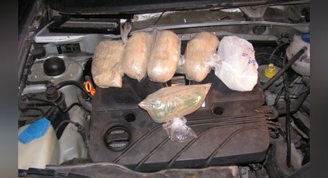 Хероин за 8,8 милиона лева откриха в лек автомобил