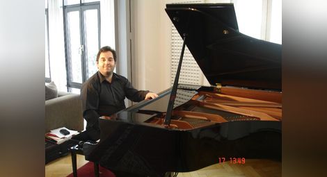 Пианистът Георгиос Филаделфевс  празнува 20 години на сцената