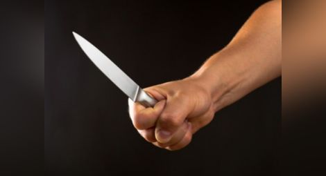Чужденци нападнаха с нож служител на БНТ, докато тегли пари от банкомат