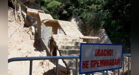 Забраниха къпането на Офицерския плаж във Варна