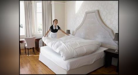 Изповедта на една българка, която чисти хотел в Гърция за 700 евро