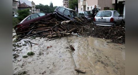 Тайнствени сектанти тръбят из Варна: Наводнението е наказание свише!