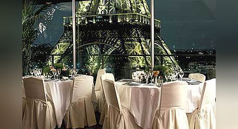 Парижки ресторанти избутвали грозните клиенти в дъното и около тоалетните