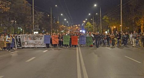Протестиращи блокираха кръстовището пред Софийския университет, контрапротестът атакува Фандъкова