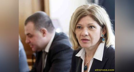 Разследват министър Караджова за конфликт на интереси