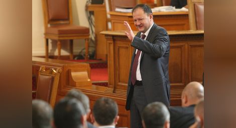 Миков покани на консултации парламентарните лидери