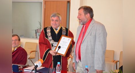 Чешки учен с признание в Русе, проф.Белоев отличен в Словакия