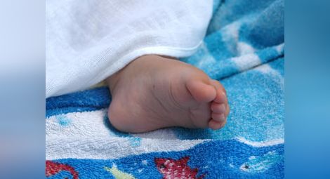 Българи опитаха да продадат бебето си в Кипър за осиновяване