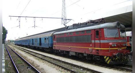 Ремонт на жп линията спира шуменския влак във Ветово