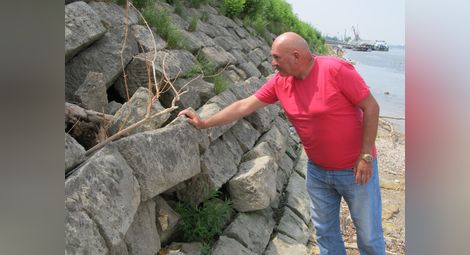 Дунав продължава да руши кейовата стена