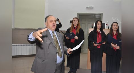 Университетът отличи автора на химна си Андрей Дренников с „Кристален знак“