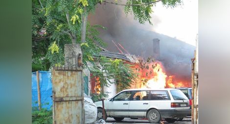 Пожар унищожи магазин за пожарогасители 