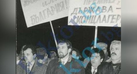 Снимка на Лютви Местан като кандидатът за депутат от СДС Владимир Зидаров обиколи Фейсбук