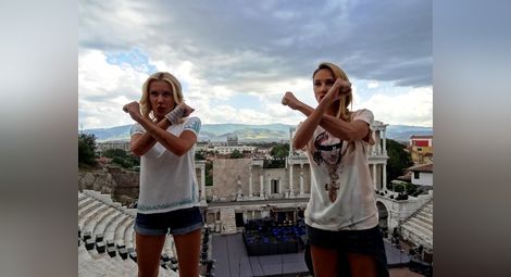 Алекс Раева & Мария Игнатова пеят братя Аргирови  заради кастинга на X Factor в Пловдив