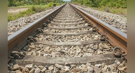 Нов влаков инцидент: Дерайлира вагон на товарен влак