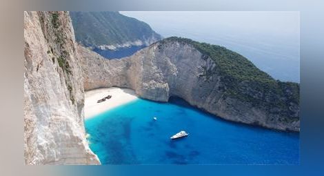 Паника на гръцкия остров Закинтос: Емирът на Катар купува легендарния плаж?