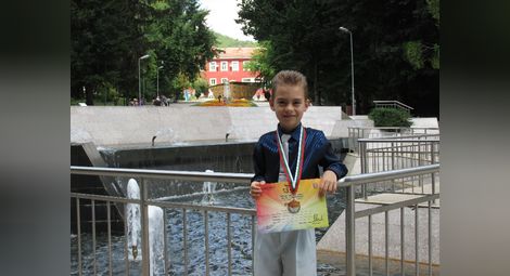 8-годишният певец Васко Сиромахов с награда от международен конкурс