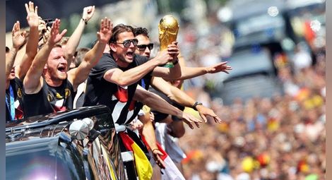 Германия показа купата на феновете