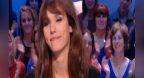 Френска синоптичка се появи гола в ефир заради обещание към "петлите" /видео/