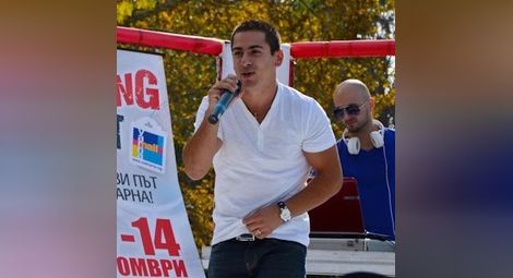 Мистър Русенски университет написал химна на БМВ феновете