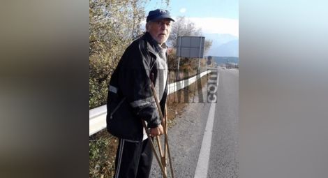 Старец-разбойник на патерици обира автомобили на главен път Е-79