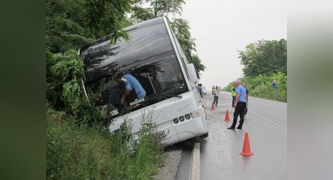 Задрямал шофьор най-вероятно e причинил катастрофата с автобуса с деца