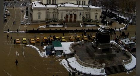 Пловдивски таксита атакуват парламента!