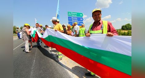 Строителите на магистрала "Хемус" остават в стачна готовност