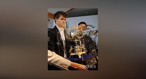 Тайнствените помощници на световния шампион Карлсен