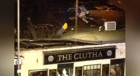 Полицейски хеликоптер падна върху бар в Глазгоу