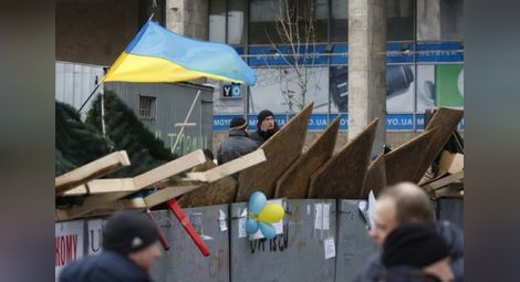 Хиляди обграждат парламента в Киев 
