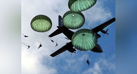 Смърт в облаците: Двама парашутисти загинаха след сблъсък във въздуха