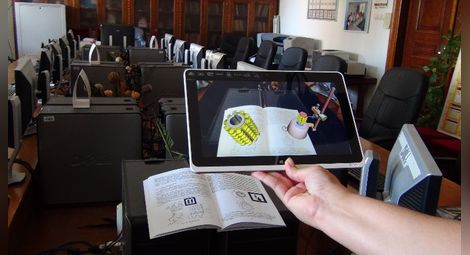 Учени накараха учебник да оживее в 3D на таблет