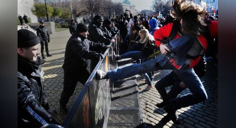 Протест срещу Закона за МВР блокира центъра на София