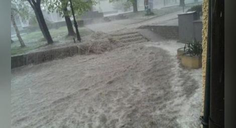 Потоп в Карловско!