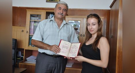 Стефани Генкова получи първата в Русе национална диплома за успех