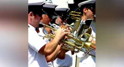 Оркестърът на флота свири за 135 години на ВМС