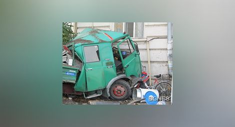 Камион погуби шофьора си и се заби в Транспортната болница в Русе