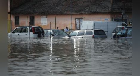 МВР: Евакуация в Мизия- градът е без ток, 400 души вече са изведени от наводнените си къщи